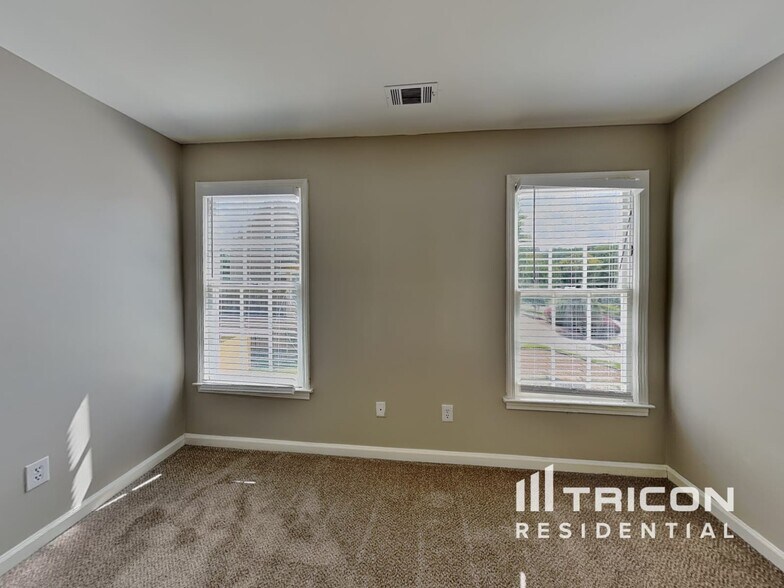 Building Photo - 5025 Cascade Overlook SW