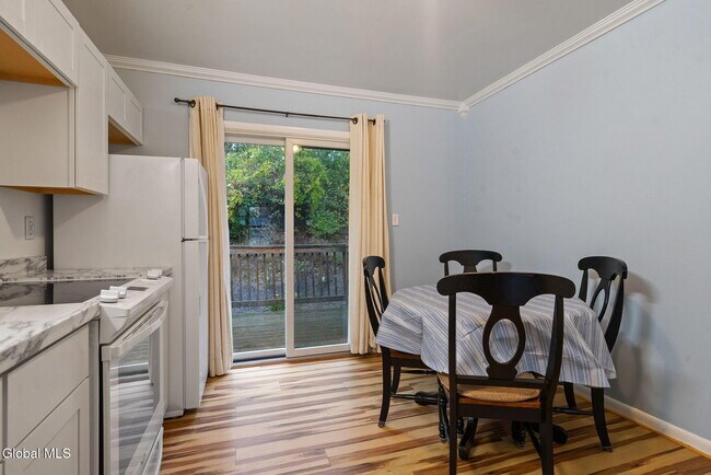 Building Photo - 25A Pine Ln