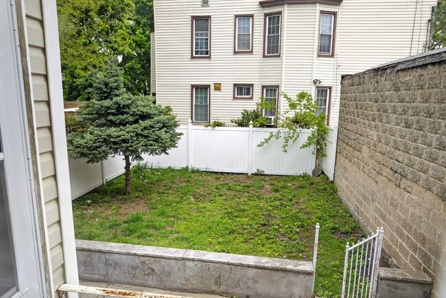 Building Photo - 26 Gautier Ave
