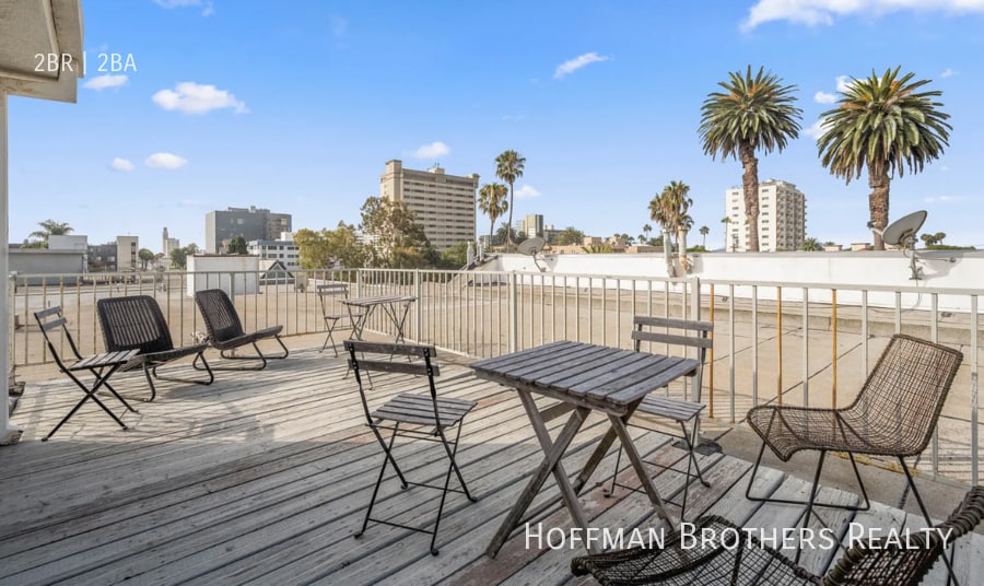 Building Photo - 1033 3rd St