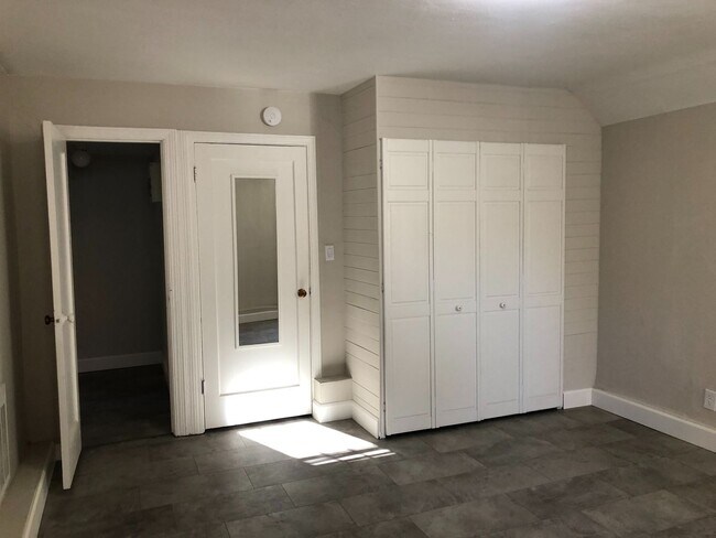 Building Photo - North side, quiet and spacious one bedroom is walking distance to the north side of the UC Berkel...