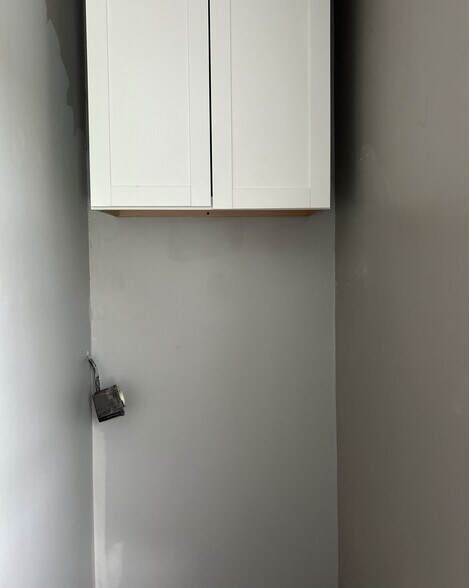 Dryer Hookup - 31 Dix Ave