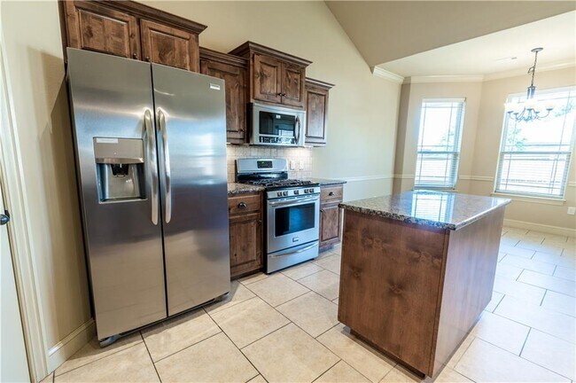 Building Photo - 5702 S 66th St