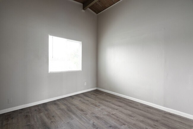 Building Photo - Attached garage!