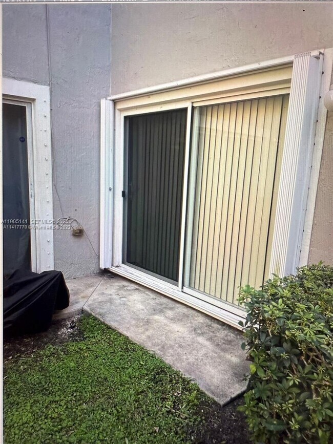 Building Photo - 4932 SW 140th Terrace