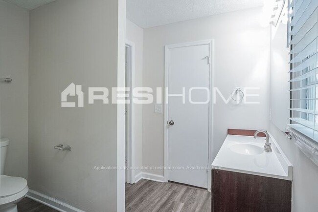 Building Photo - 4895 Timber Ridge Dr