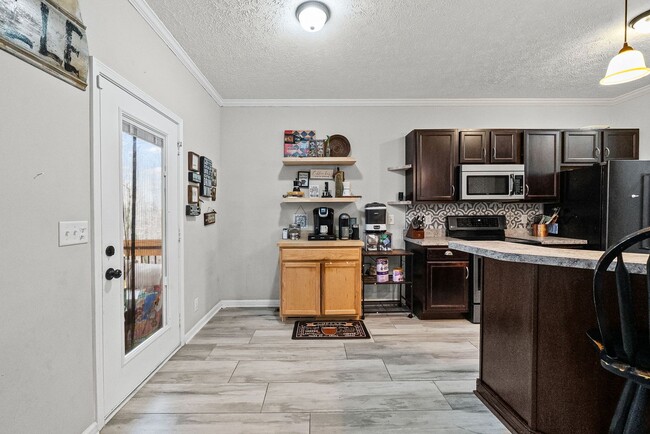 Building Photo - 632 Hidden Valley Dr