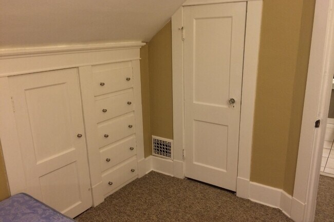 Bedroom 3 (Memory Foam Not Shown) - 86 Winspear Ave