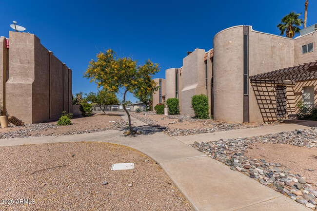 Building Photo - 743 E Pepper Dr