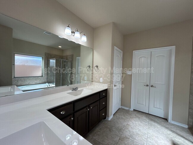 Building Photo - 15736 Barton Ridge Dr