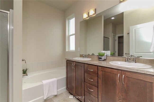 Building Photo - 6989 134th Ct SE