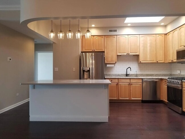 Building Photo - 5036 W Pensacola Ave