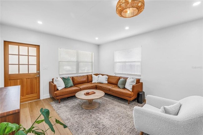 Building Photo - 2621 17th Ave N