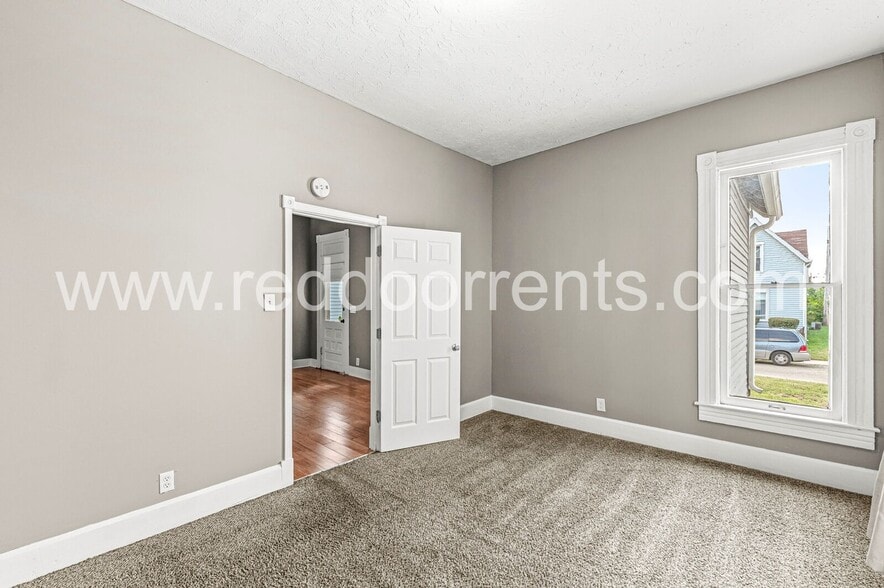 Building Photo - 2037 Bellefontaine St