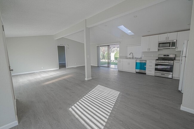 Building Photo - COMING SOON! Charming 3-Bedroom Home with Remodeled Kitchen in Castaic!