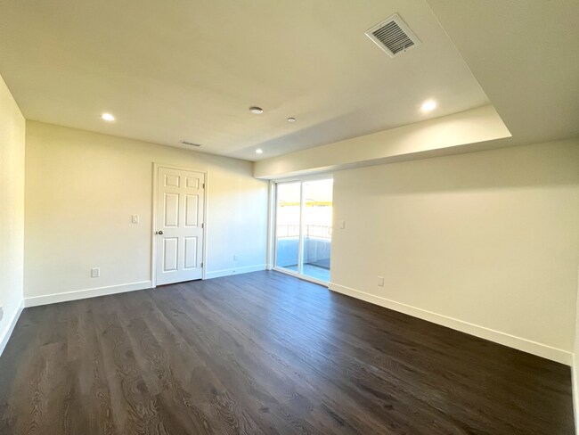 Building Photo - 4 Bed, 4.5 Bath Located in Hawthorne, CA