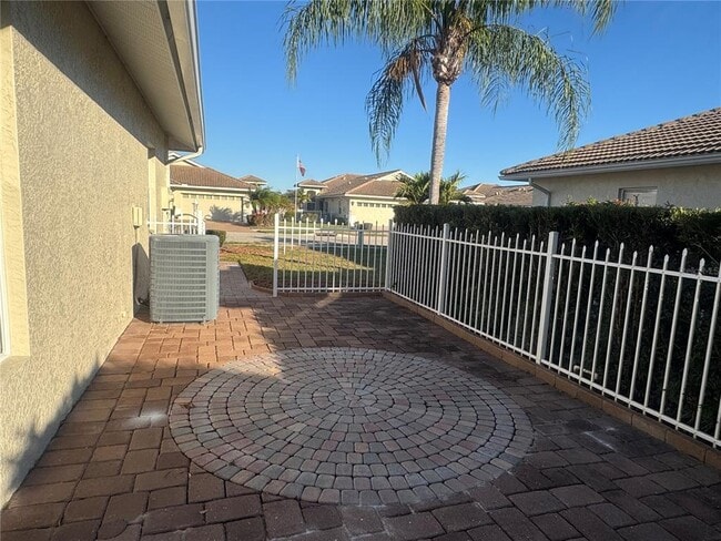 Building Photo - 1063 Topelis Dr