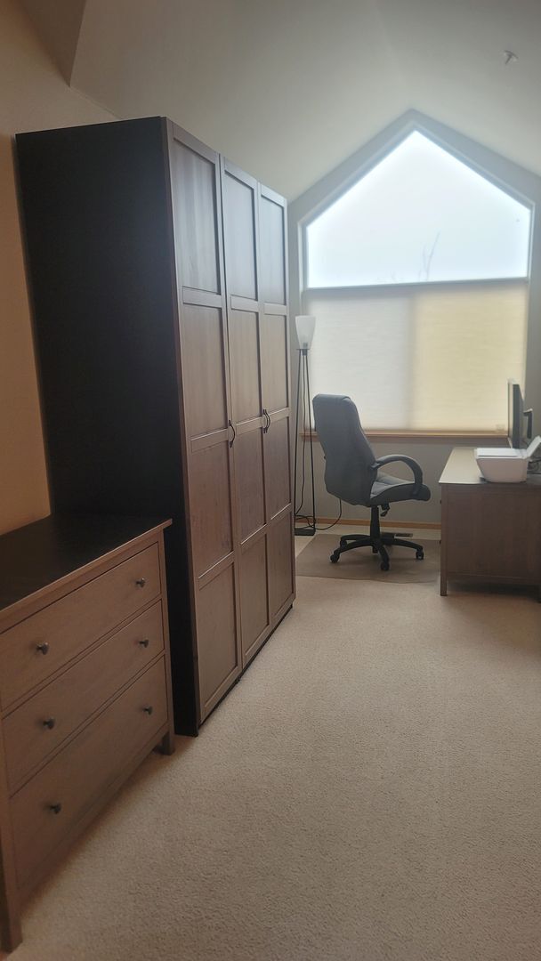 Building Photo - Spacious Townhome with Amazing Views