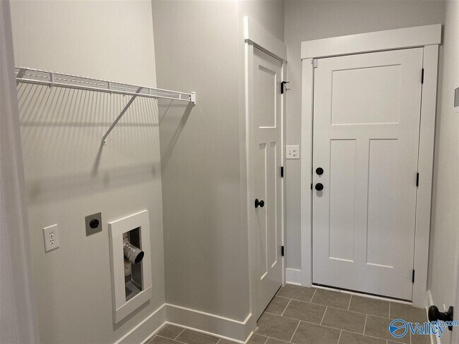 Building Photo - 442 Legend Oak Way SW