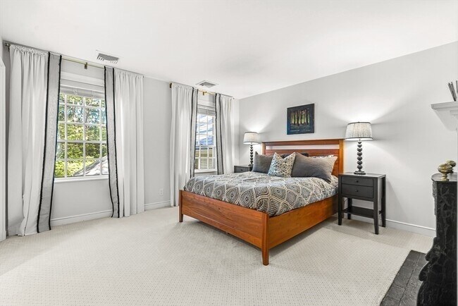 Building Photo - 2 Phillips Pond Rd