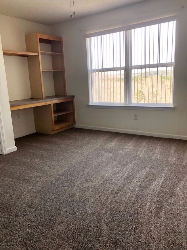 Building Photo - 222 Harts Cove Way