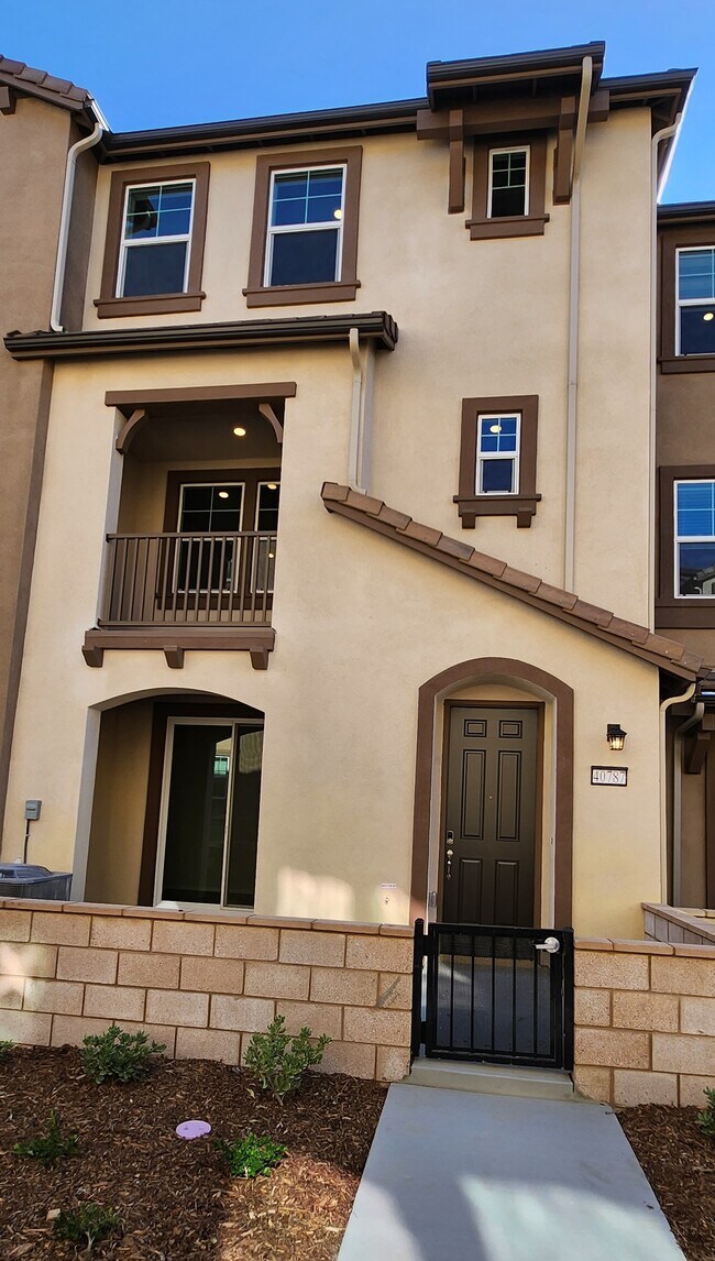 Building Photo - 40787 Melrose Dr