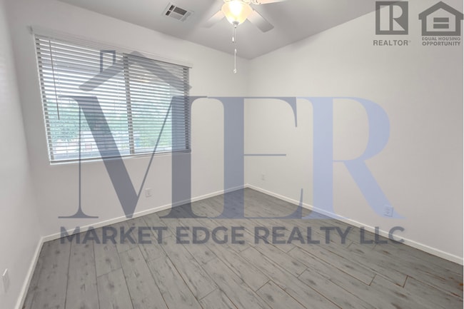 Building Photo - 3Bed/2.5Bath Townhouse at 7th St/Hatcher! Move-In Ready on 04/16/2026! -- NO HOA! ALL TILE FLOORING!