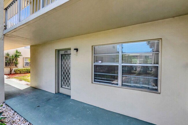 Building Photo - 297 Monaco Way
