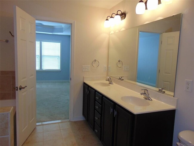 Building Photo - 3215 Kenton Ct