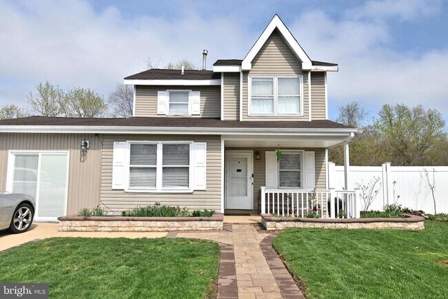 Building Photo - 36 Danbury Dr