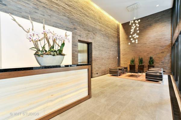 Building Photo - 2650 N Lakeview Ave