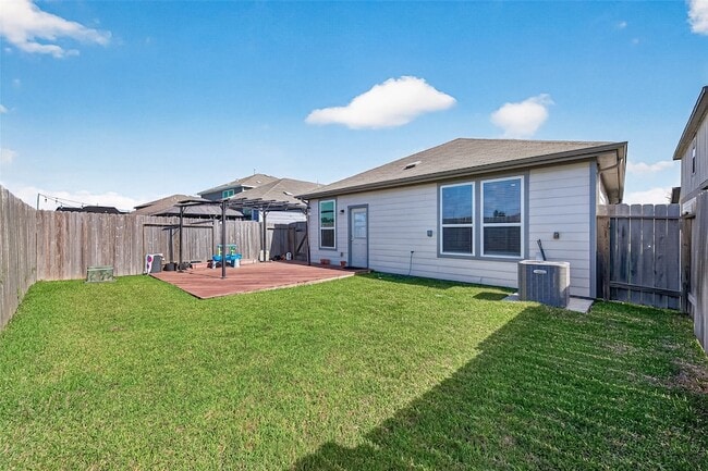 Building Photo - 16039 Kingfield Haven Dr
