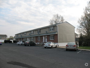 Building Photo - 611 Lincoln Way W