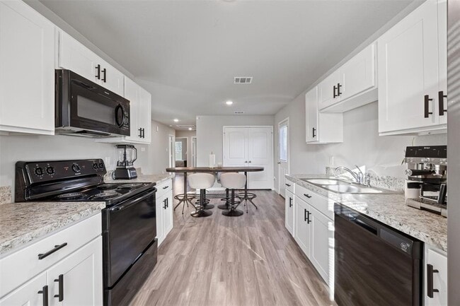Building Photo - 2849 Golf Crest Dr