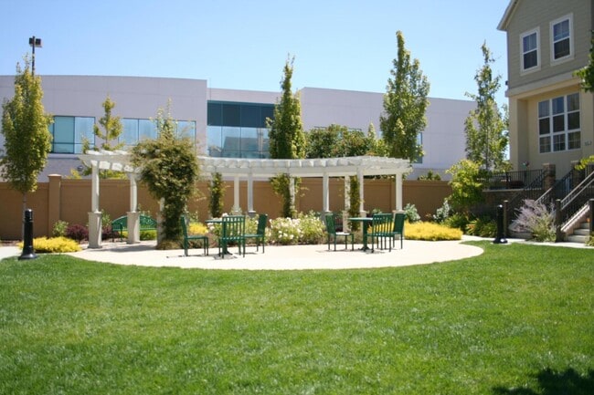 Building Photo - Beautiful Sunnyvale Townhouse!