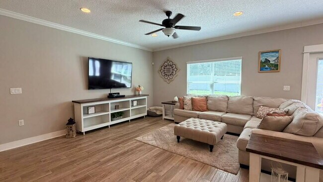 Building Photo - 3206 Oak Bluff Ln