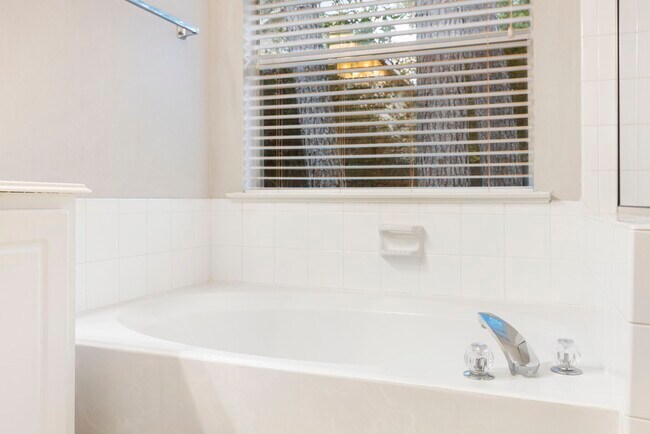 Building Photo - 35 Auburn Path Dr