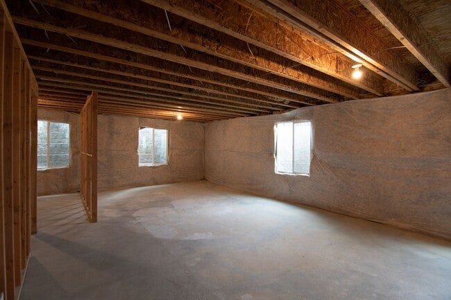 Building Photo - Gorgeous 2-Story Home In a Gated Community!