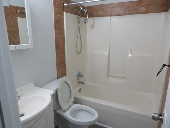 Building Photo - Dinwiddie VA