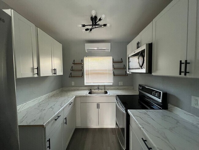 Building Photo - 351 Ave N NE