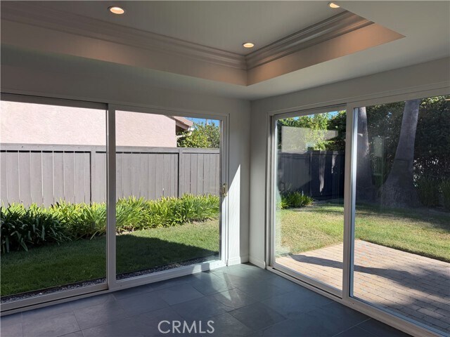 Building Photo - 15999 Via De Las Palmas