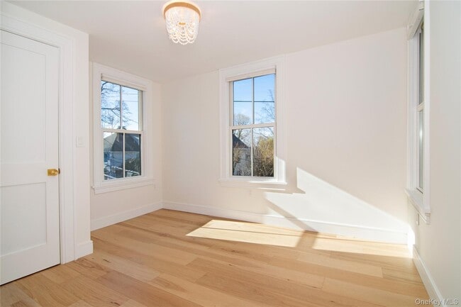 Building Photo - 126 Main St