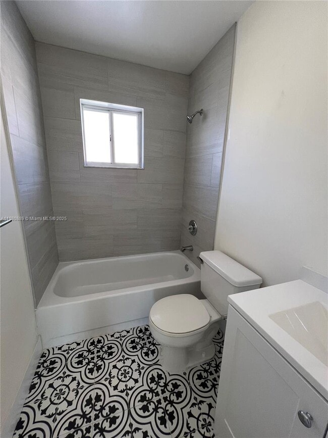 Building Photo - 2208 W 74th St