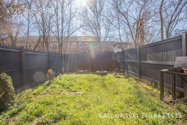 Building Photo - 4925 Just St NE