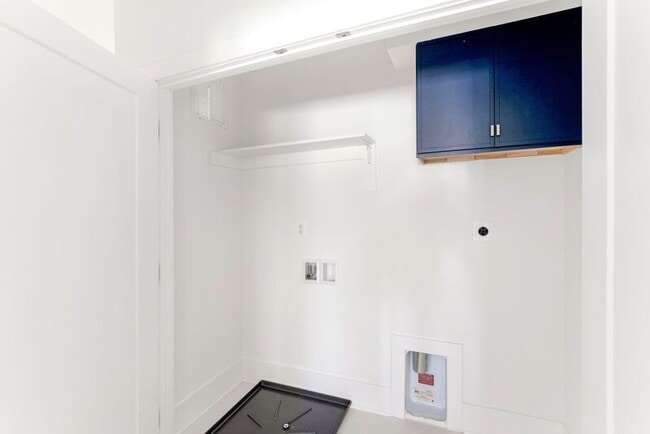 Building Photo - 981- 987 Fifth Street SW