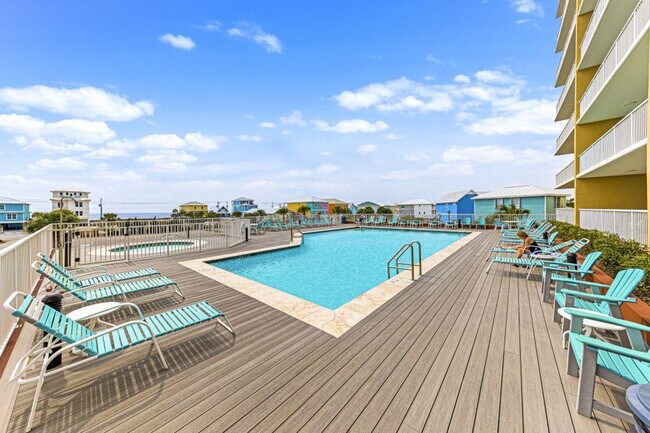 Building Photo - 1524 W Beach Blvd