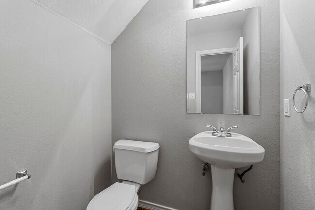 Building Photo - 929-931-931 Parkplace Ridge