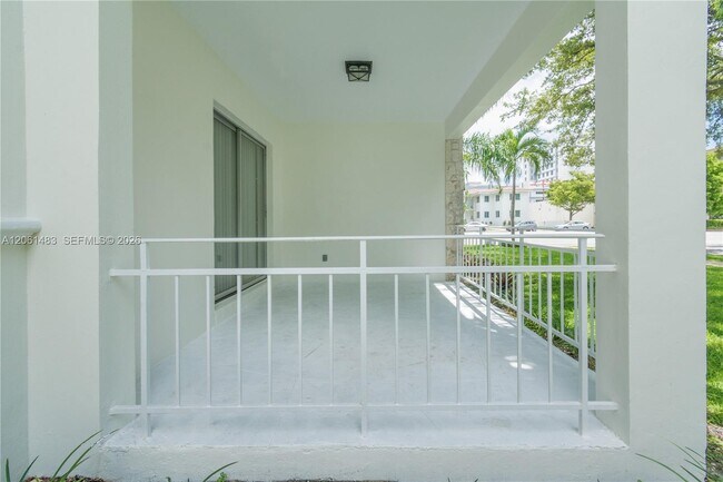 Building Photo - 3912 Ponce de Leon Blvd
