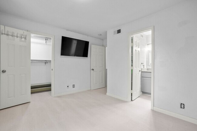 Building Photo - 11002 Hammerly Blvd