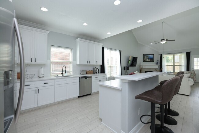 Building Photo - 19 Canterborough Pl